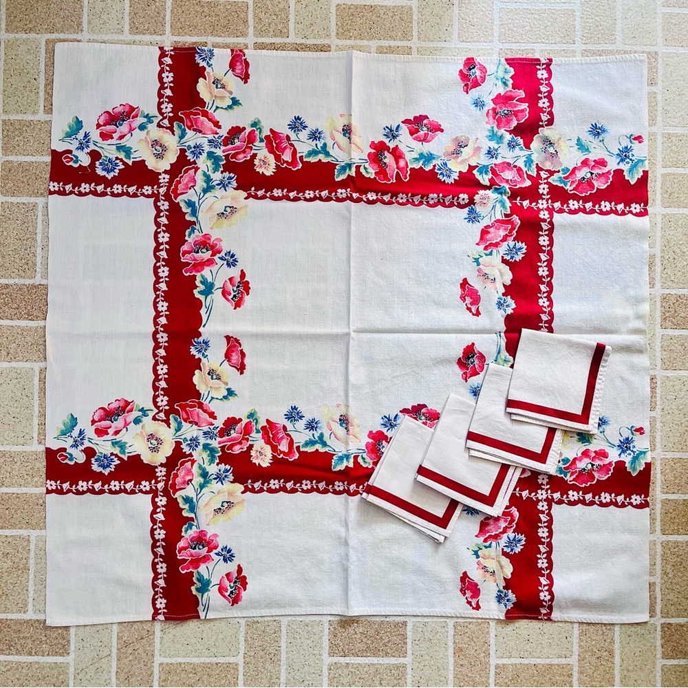 Vintage 1950’s Poppy Table Cloth and Napkins